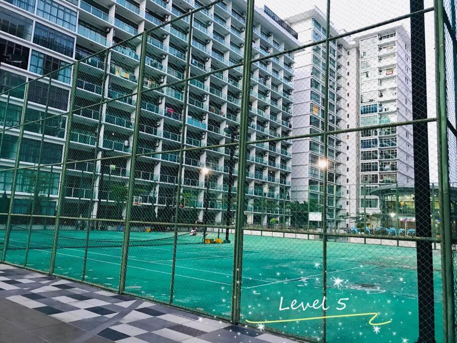 Palazio Mount Austin 2Br Studio Pool View With Tv Box-3 Plus 1 Pax C2-07 Johor Bahru Exteriör bild
