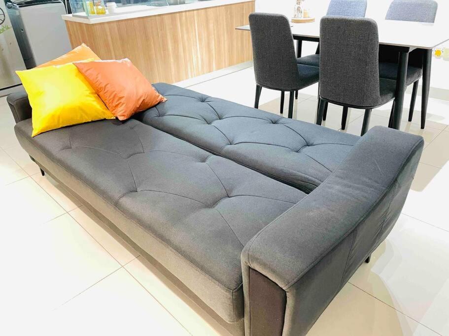 Palazio Mount Austin 2Br Studio Pool View With Tv Box-3 Plus 1 Pax C2-07 Johor Bahru Exteriör bild